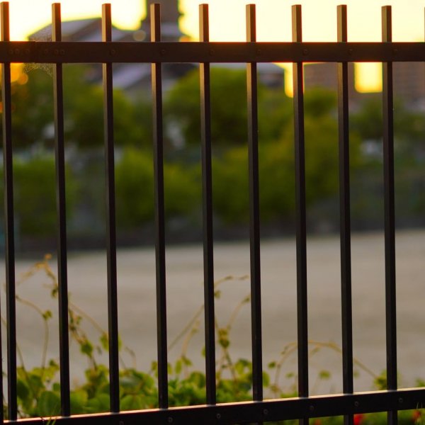 Закрытая территория и видеонаблюдение